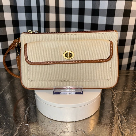 Coach Handbags - Coach Vintage Turnlock Wristlet Clutch
